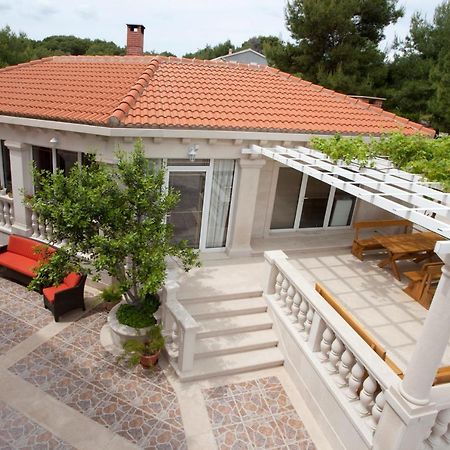 Apartments Barba Petra Dvori Sumartin Extérieur photo