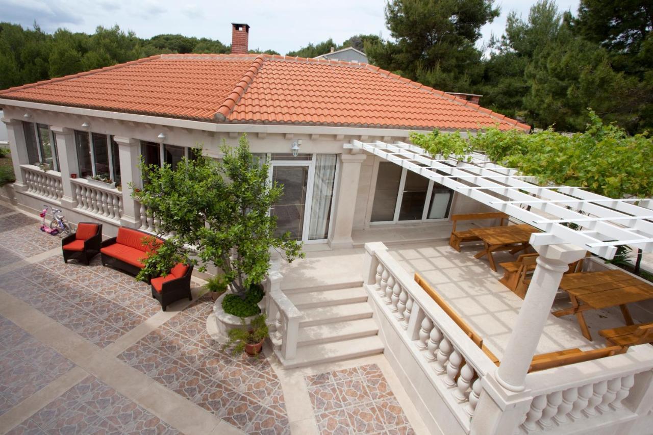 Apartments Barba Petra Dvori Sumartin Extérieur photo