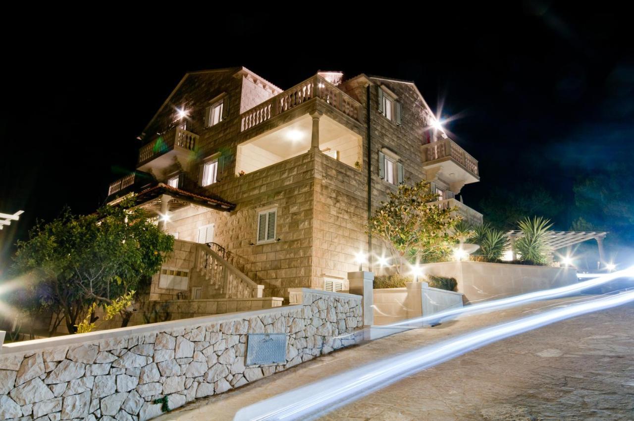 Apartments Barba Petra Dvori Sumartin Extérieur photo