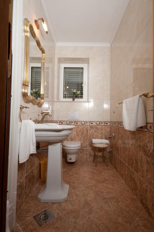 Apartments Barba Petra Dvori Sumartin Extérieur photo