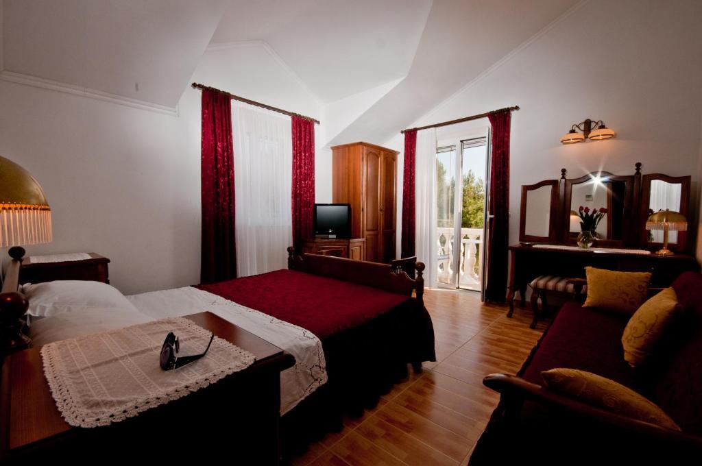Apartments Barba Petra Dvori Sumartin Chambre photo