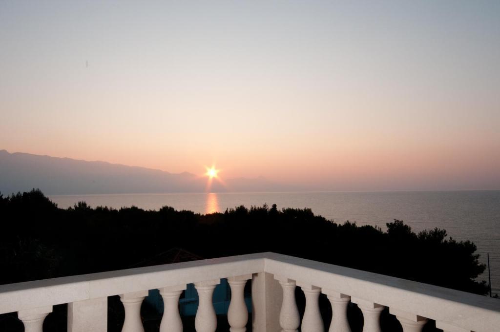 Apartments Barba Petra Dvori Sumartin Chambre photo