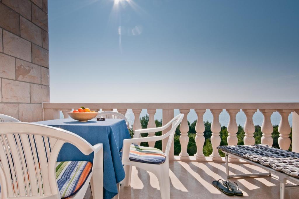 Apartments Barba Petra Dvori Sumartin Chambre photo